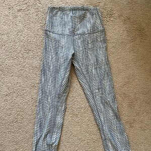 Lululemon Wunder Under - size 4